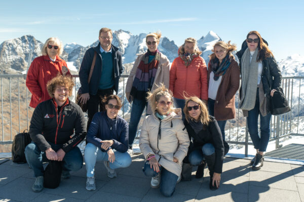MICE Ladies auf der Corvatsch Bergstation (3.303 m) || MICE Ladies Business & Balance St. Moritz Engadin // Bild: peerkolberg.de MICE Ladies auf der Corvatsch Bergstation (3.303 m) || MICE Ladies Business & Balance St. Moritz Engadin // Bild: peerkolberg.de