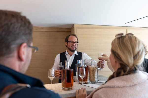 ORMA Whisky Destillerie in der Corvatsch Bergstation (3.303 m) || MICE Ladies Business & Balance St. Moritz Engadin // Bild: peerkolberg.de ORMA Whisky Destillerie in der Corvatsch Bergstation (3.303 m) || MICE Ladies Business & Balance St. Moritz Engadin // Bild: peerkolberg.de