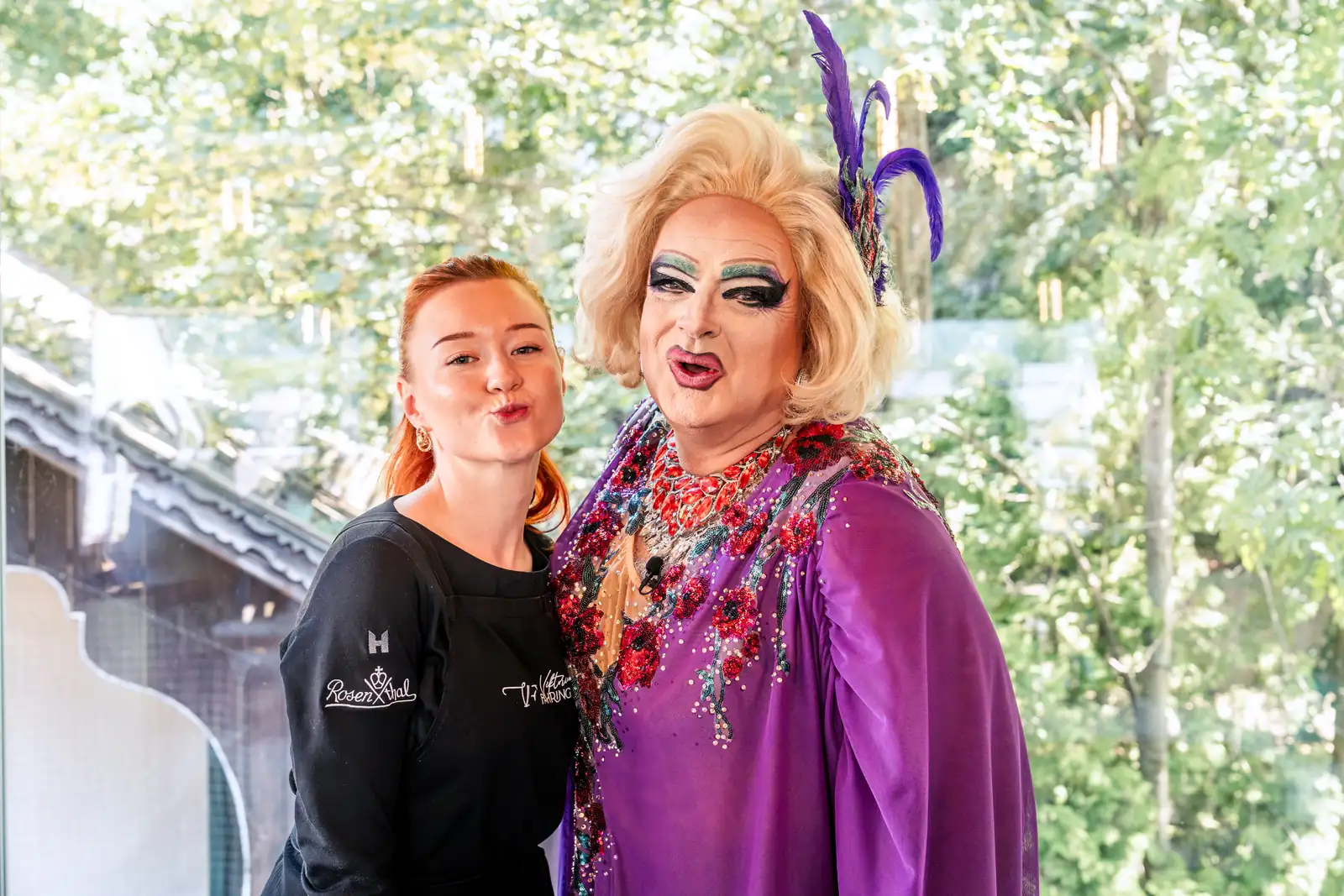 MICE Ladies mit Betty Pearl und Viktoria Fahringer Betty Pearl posiert gemeinsam mit Teilnehmerinnen des MICE Ladies Retreats