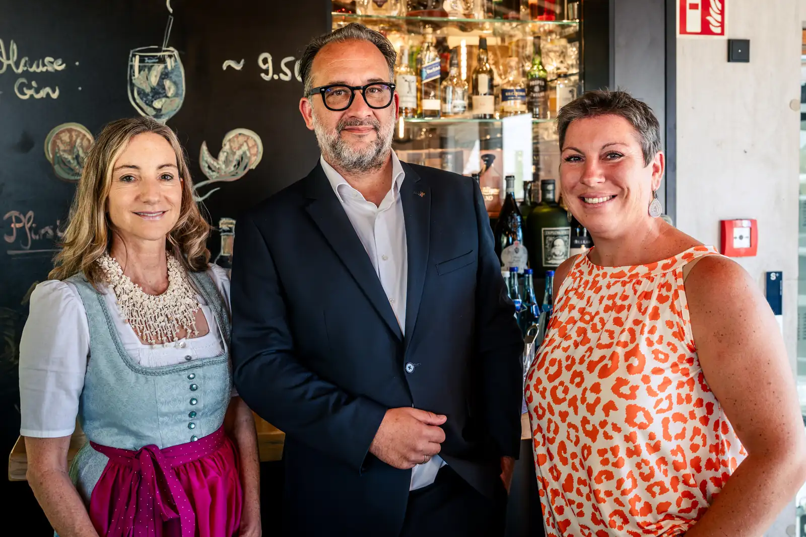 MICE Ladies mit Betty Pearl und Viktoria Fahringer Betty Pearl posiert gemeinsam mit Teilnehmerinnen des MICE Ladies Retreats