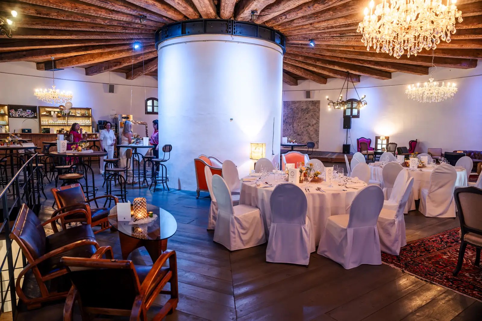 Eventlocation auf der Festung Kufstein Gewölberaum der Festung Kufstein als Location für Dinner und Events