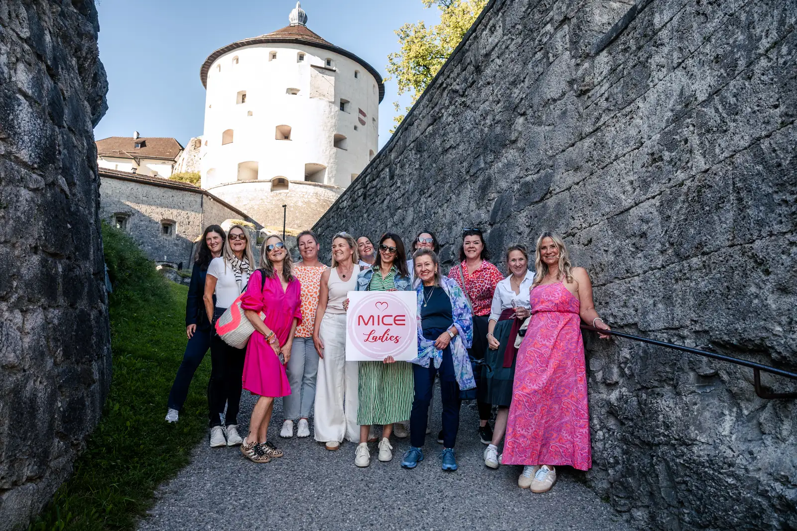 Gruppenfoto der Retreat-Teilnehmerinnen auf der Festung Kufstein