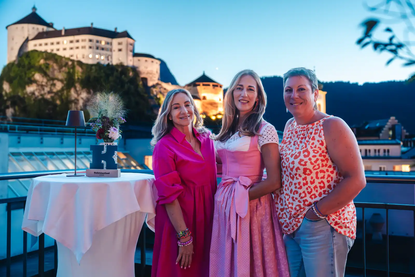 MICE Ladies auf der Dachterrasse des Hotels Andreas Hofer Gastgeberinnen begrüßen die MICE Ladies auf der Dachterrasse